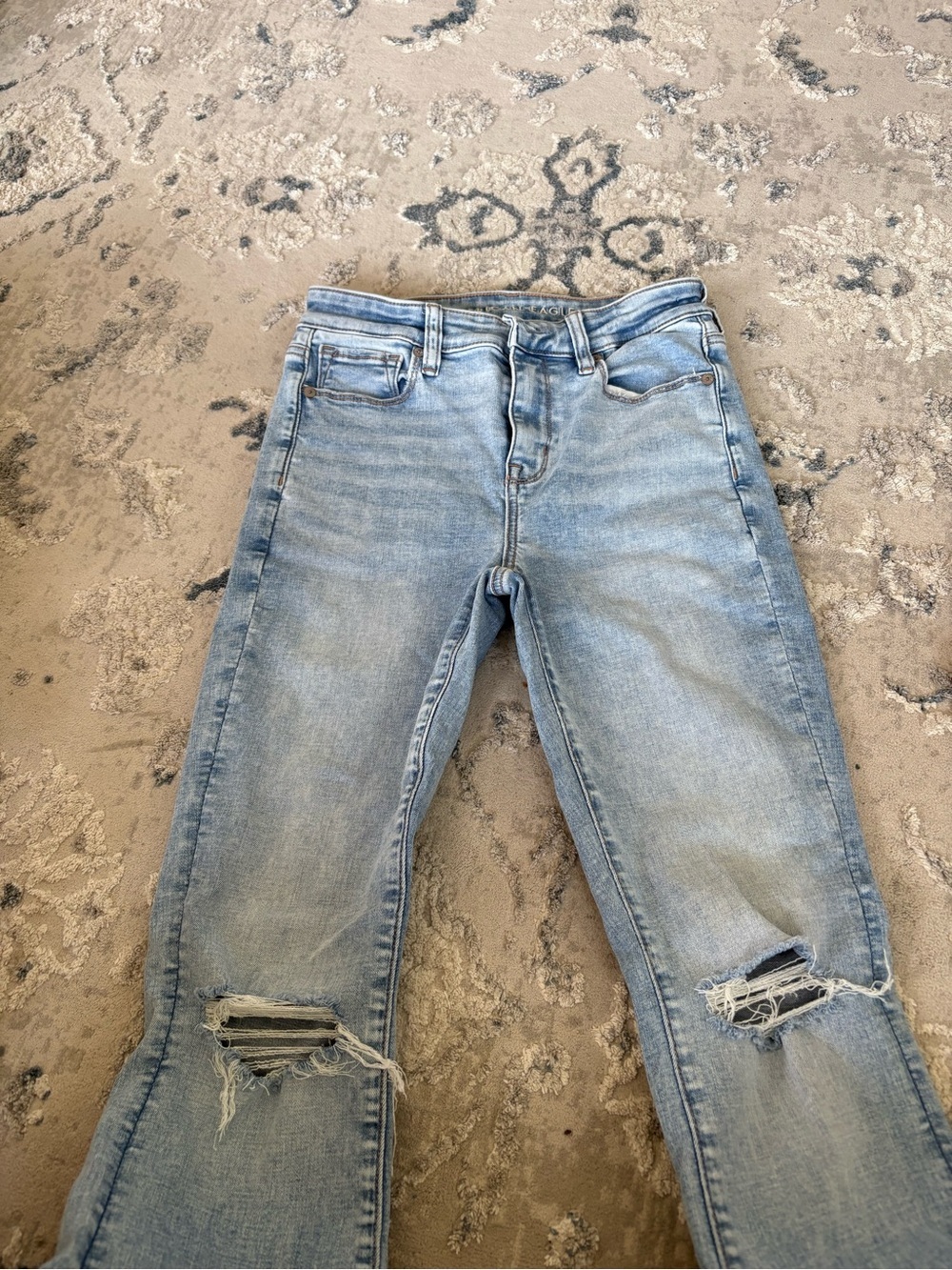 American Eagle Outfitters Light Blue Ripped Skinny kick jeans - Picture 1 of 7